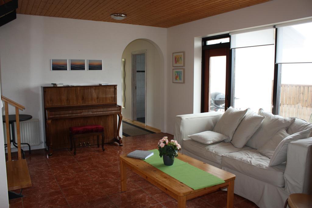 Guesthouse Gimbur Reykjarholl Buitenkant foto